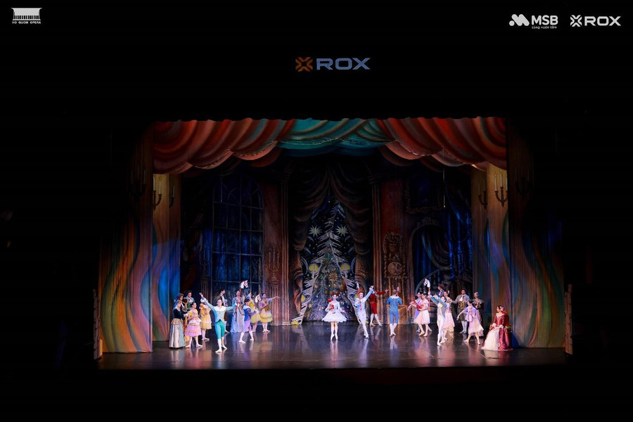 Nghệ sĩ Russian State Ballet thăng hoa trên sân khấu Nhà hát Hồ Gươm