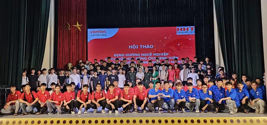 Học bổng VMC – Chắp cánh ước mơ cho 200 tân sinh viên Khoa Kỹ thuật Điện – Điện tử.