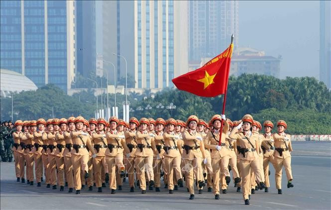 Khối nữ Cảnh sát giao thông tham gia duyệt đội ngũ tại buổi lễ. Ảnh: Phạm Kiên/TTXVN