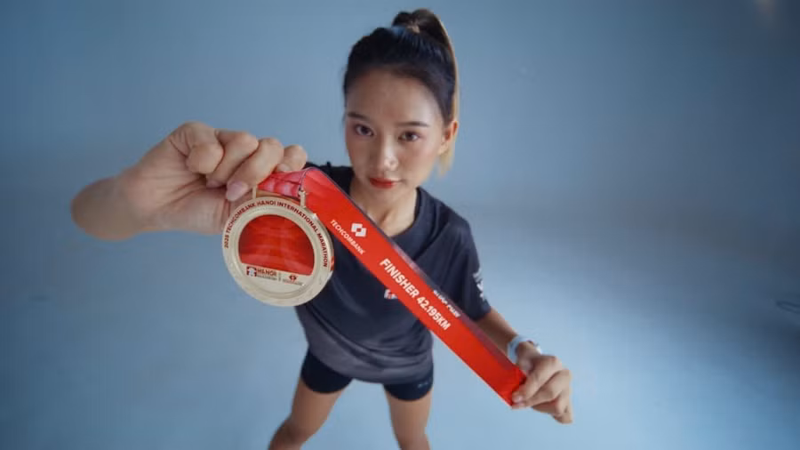 Tấm huy chương khắc ghi nỗ lực trên từng km, vinh danh tinh thần vượt trội của vận động viên. Ảnh: Techcombank.