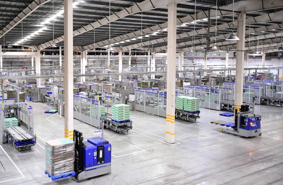 Vinamilk đã khánh thành hai “siêu nhà máy” hiện đại bậc nhất khu vực vào năm 2013 – cột mốc quan trọng đưa ngành sữa Việt Nam vươn tầm thế giới, khẳng định năng lực sản xuất và tiêu chuẩn công nghệ quốc tế Vinamilk đã khánh thành hai “siêu nhà máy” hiện đại bậc nhất khu vực vào năm 2013 – cột mốc quan trọng đưa ngành sữa Việt Nam vươn tầm thế giới, khẳng định năng lực sản xuất và tiêu chuẩn công nghệ quốc tế