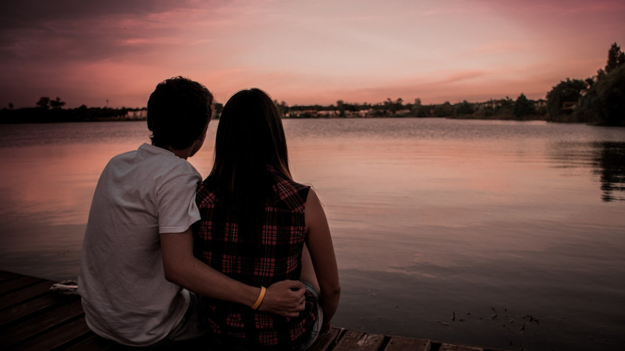 Chỉ có những người hết lòng vun vén cho hôn nhân mới xứng đáng có được cuộc sống hạnh phúc. (Ảnh: ITN). 2-chi-co-nhung-nguoi.jpg