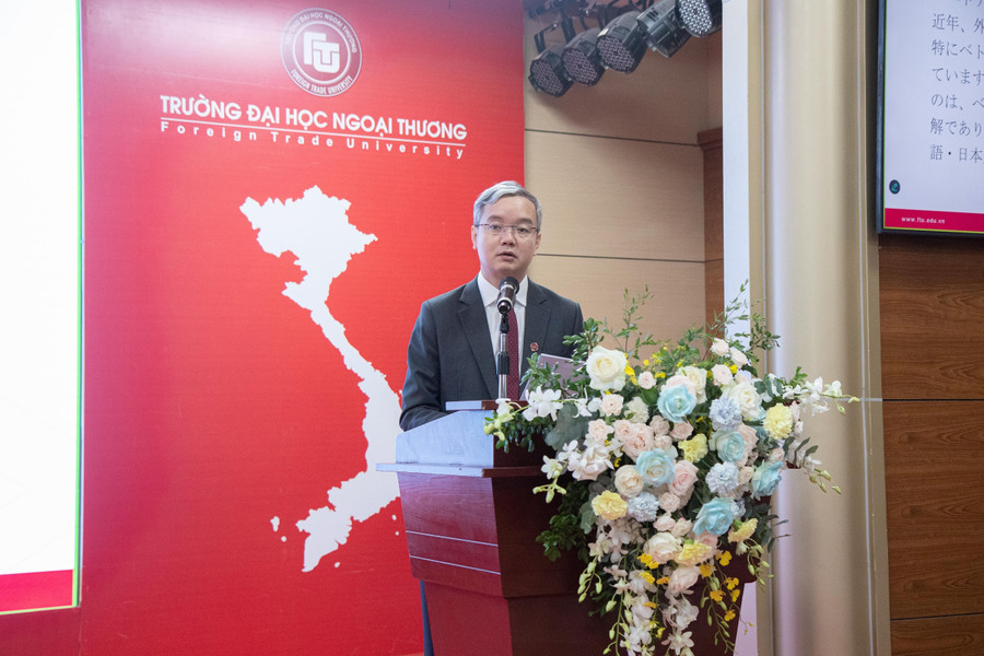 PGS, TS Đào Ngọc Tiến - Phó Hiệu trưởng Trường Đại học Ngoại Thương phát biểu chào mừng tại Hội thảo. image005.jpg