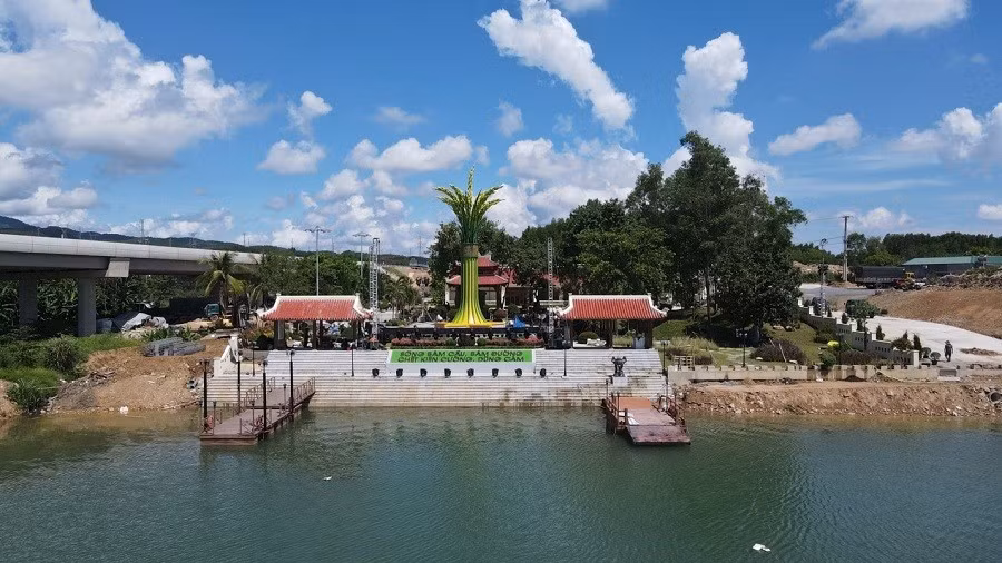 Toàn cảnh Khu tưởng niệm tại bến phà II Long Đại