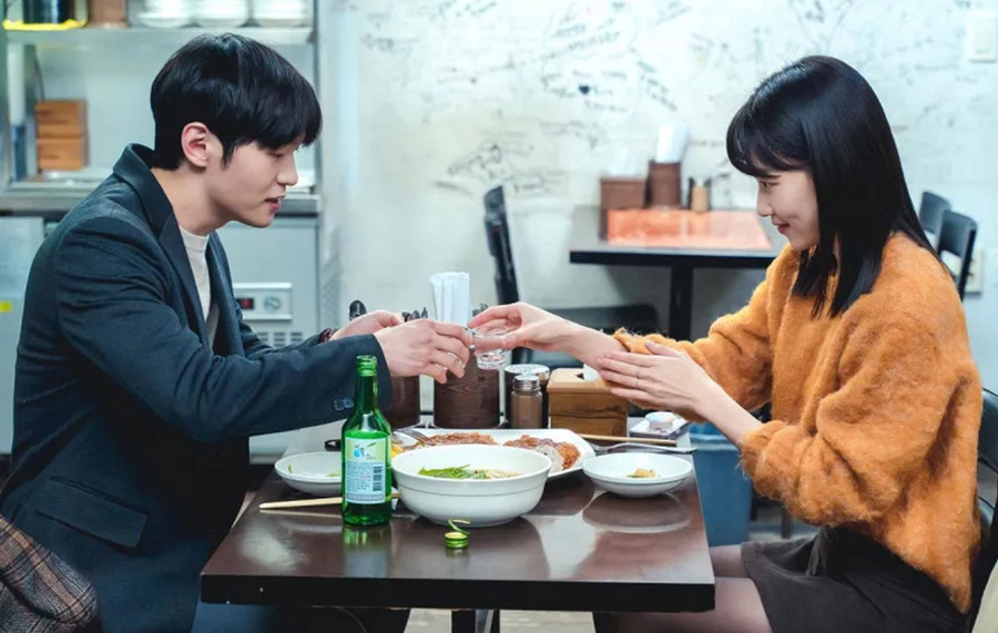 Cư xử lịch sự và nhã nhặn trong buổi hẹn hò đầu tiên chắc chắn có thể để lại ấn tượng sâu sắc cho người kia. (Ảnh: ITN).