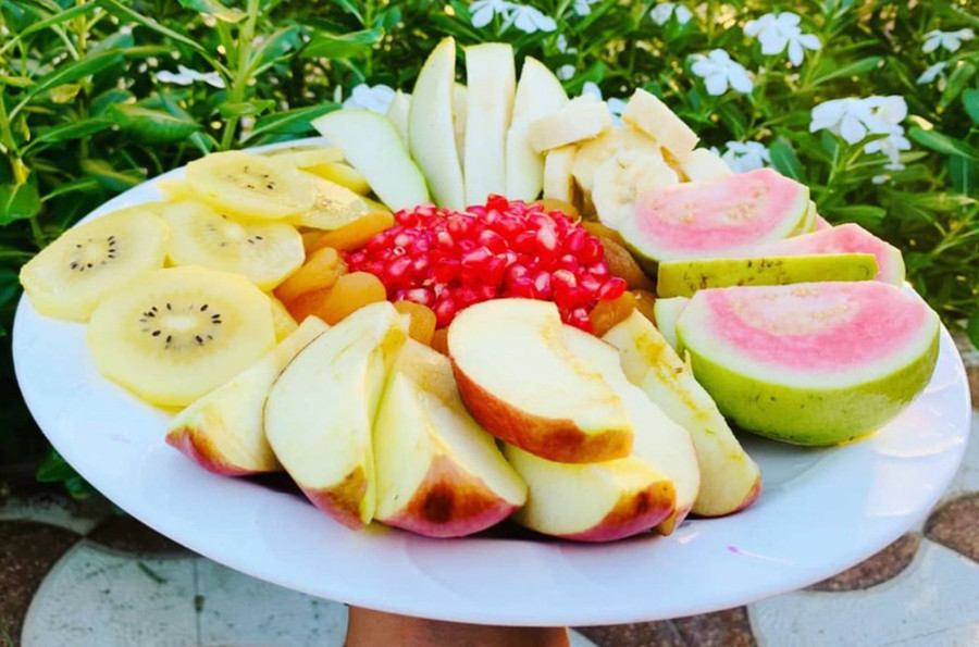 Trái cây cũng chứa một lượng nước nhất định. (Ảnh: ITN)