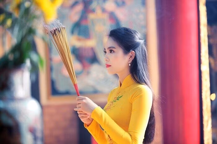 Văn khấn rằm tháng 2 năm 2026