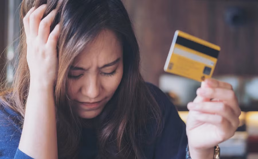 Nhiều cặp vợ chồng sau khi kết hôn không có một tài khoản chung cho thu nhập gia đình. (Ảnh: ITN)