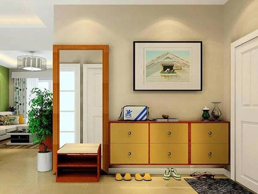 Không bao giờ đặt gương ngay trước cửa vì điều này sẽ ngăn cản Thần Tài vào nhà. (Ảnh: ITN).