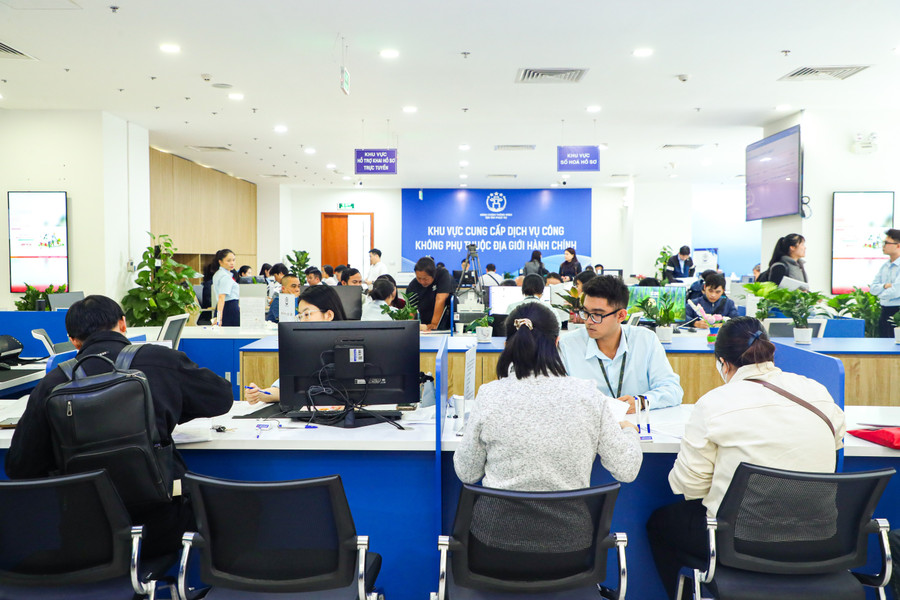 Việc vận hành Kiosk thông minh xác thực và cấp bản sao số tài liệu điện tử 24/7 và đặt tại nhiều địa điểm sẽ giúp người dân chủ động thực hiện, tiết kiệm thời gian, đồng thời giảm áp lực cho cán bộ hành chính