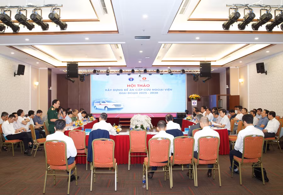 Các chuyên gia, đại biểu tham dự hội thảo.