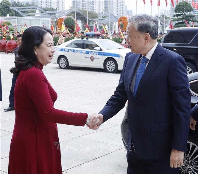 Ủy viên Trung ương Đảng, Phó Chủ tịch nước Võ Thị Ánh Xuân - Phó Chủ tịch thứ nhất Hội đồng Thi đua - Khen thưởng Trung ương, Trưởng Ban Tổ chức Đại hội Thi đua yêu nước toàn quốc lần thứ XI đón Tổng Bí thư Tô Lâm. Ảnh: Thống Nhất/TTXVN