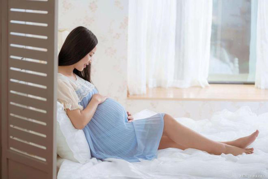 Từ niềm vui khi biết mình mang thai đến sự phấn khích khi cảm nhận được chuyển động của thai nhi, mẹ và con được kết nối bằng máu và trái tim. (Ảnh: ITN).