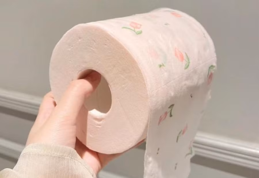 Dù là khăn giấy, giấy cuộn hay giấy đóng túi, thực ra đều có hạn sử dụng, thường là 2-3 năm. (Ảnh: ITN)