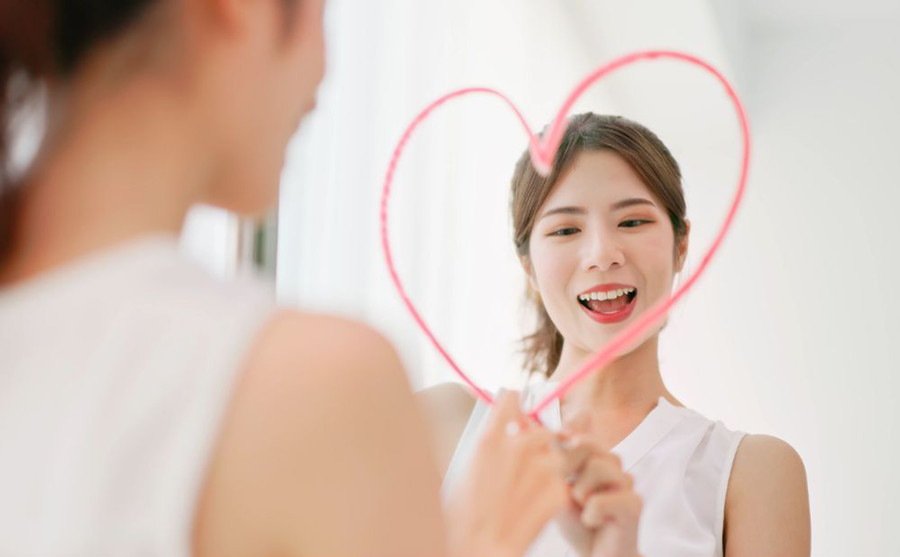 Hãy biến mình trở thành người tràn ngập tình yêu và hạnh phúc. (Ảnh: ITN).