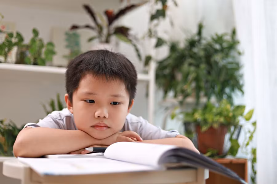 Chỉ cần chịu học hỏi, chúng ta có thể tiếp thu kiến ​​thức mới mọi lúc, mọi nơi. (Ảnh: ITN).