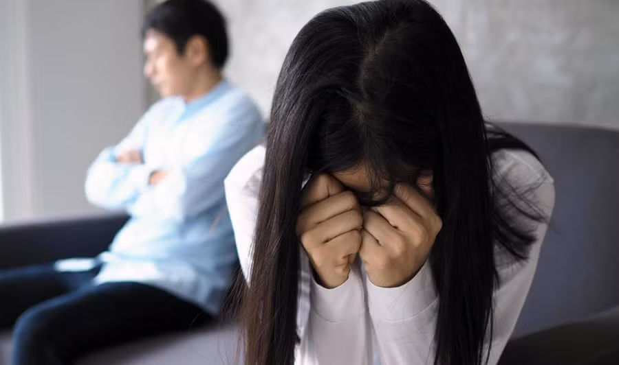 5 phản ứng khôn ngoan khi phát hiện chồng ngoại tình để không phải hối tiếc 