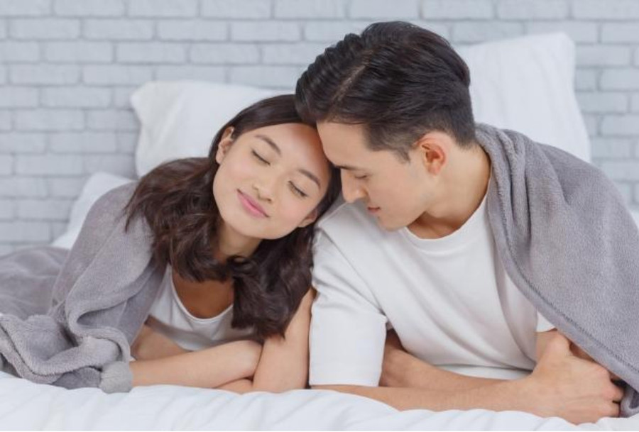 “Chuyện ấy” trong thời gian mang thai phụ thuộc vào nhiều yếu tố, bao gồm giai đoạn mang thai, tình trạng sức khỏe của mẹ và thai nhi, v.v. (Ảnh: ITN) 2-chuyen-ay-trong-thoi-gian-mang-thai.jpg