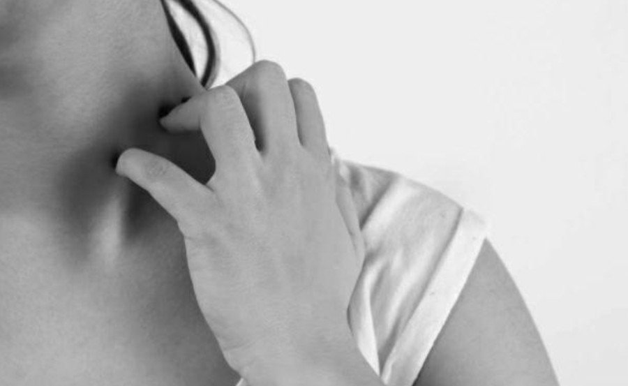 Khi triệu chứng nhẹ, ngứa có thể xảy ra một cách ngắt quãng, mỗi lần kéo dài vài phút rồi tự giảm. (Ảnh: ITN) 2-khi-trieu-chung-nhe.jpg