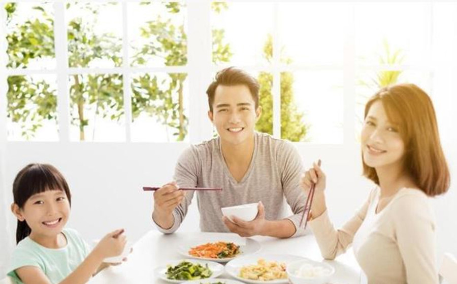 Được một người đàn ông dỗ dành là một điều rất hạnh phúc và thú vị. (Ảnh: ITN).