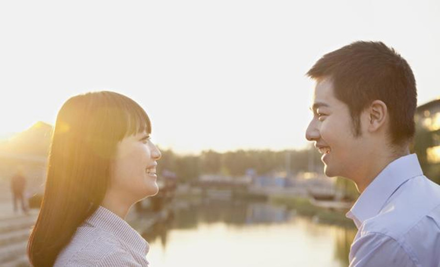Anh ta rất thích cảm giác mơ hồ, bởi vì mơ hồ không đòi hỏi trách nhiệm, và anh ta có thể rời đi nếu anh ta muốn. (Ảnh: ITN). 2-anh-ta-rat-thich-cam-giac-mo-ho.jpg