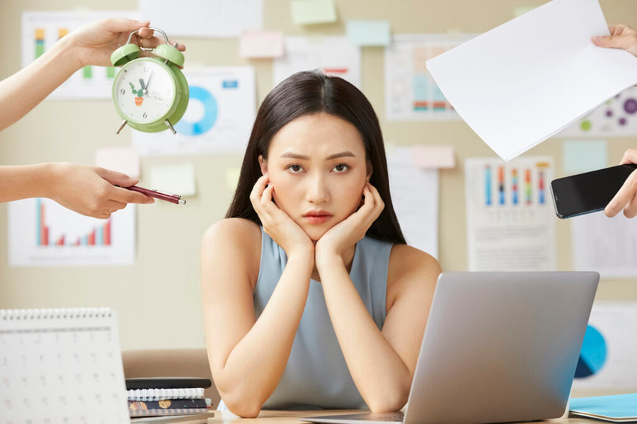 Nếu bạn đang trong tâm trạng không tốt và tiếp tục làm việc với tâm trí bối rối, bạn có thể mắc lỗi và gây ảnh hưởng xấu đến những người xung quanh. (Ảnh: ITN) 2-neu-ban-dang-trong-tam-trang.jpg