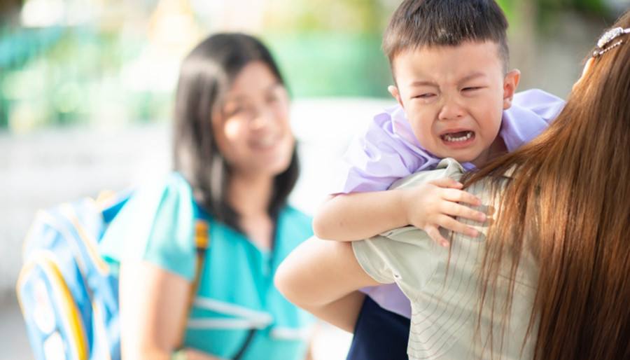 Cha mẹ thông minh luôn kiên nhẫn lắng nghe lời giải thích của trẻ, tuyệt đối không phán đoán một cách độc đoán về đúng sai. (Ảnh: ITN). 2-cha-me-thong-minh.jpg