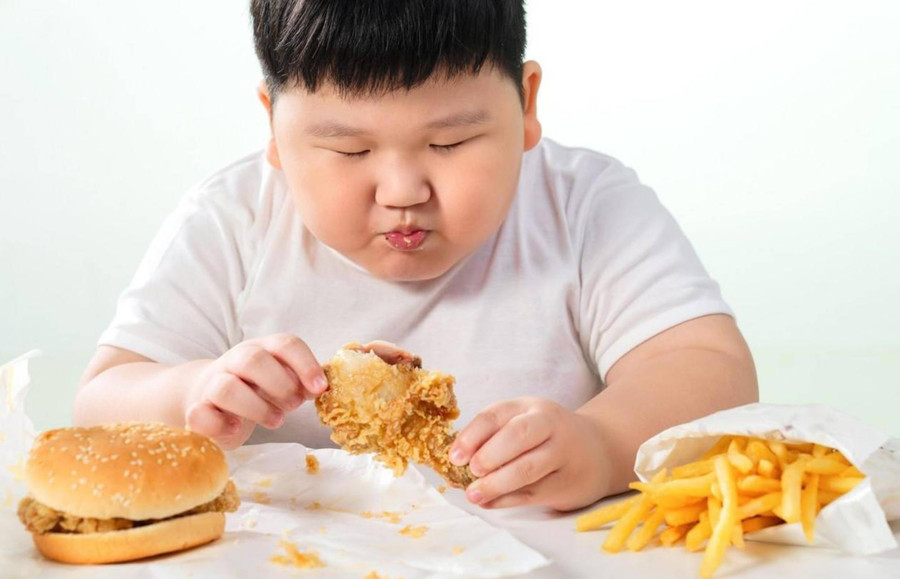 Béo phì ở trẻ em có thể làm tăng nguy cơ mắc các bệnh mãn tính trong tương lai. (Ảnh: ITN).