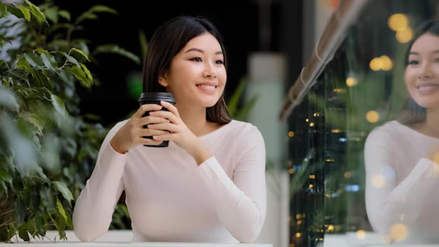 Khi bạn cười, khuôn mặt bạn giống như một bông hoa mùa xuân. (Ảnh: ITN).