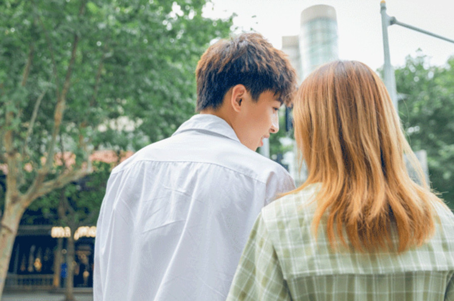Phụ nữ giao tiếp với bạn bè khác giới nhất định phải chú ý đến quy tắc. (Ảnh: ITN) 2-phu-nu-giao-tiep.jpg