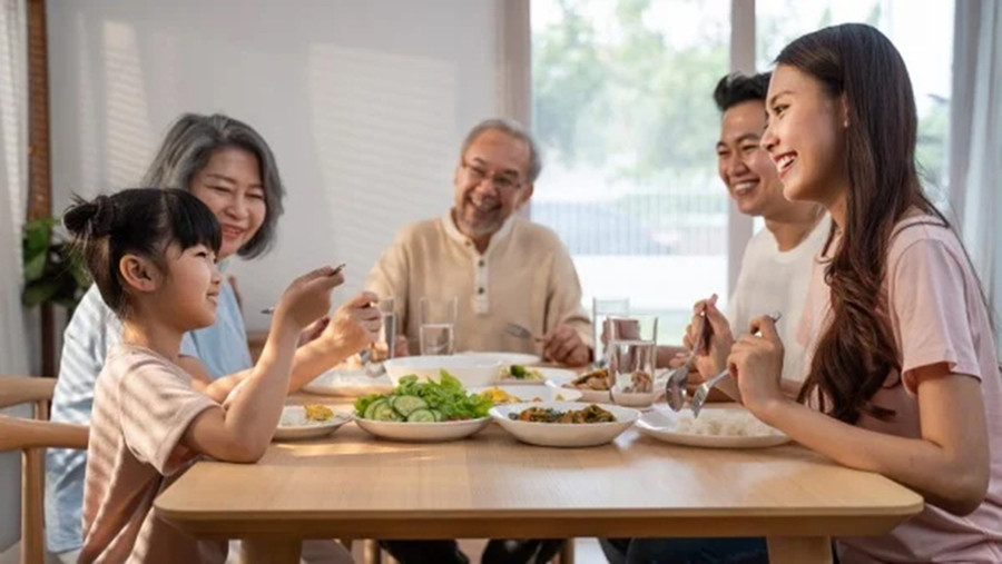 Các buổi họp mặt gia đình có thể trở thành một nền tảng quan trọng để bồi dưỡng các kỹ năng xã hội cho thế hệ tiếp theo và truyền lại các giá trị gia đình. (Ảnh: ITN). 3-cac-buoi-hop-mat-gia-dinh.jpg