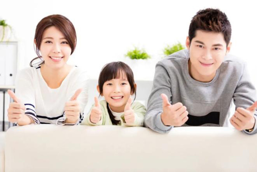 Trong bầu không khí gia đình tràn ngập tình yêu thương, tâm trạng của trẻ thoải mái, tự do, trẻ dễ dàng nuôi dưỡng những phẩm chất lạc quan, tự tin và thân thiện. (Ảnh: ITN). 3-trong-bau-khong-khi-gia-dinh.jpg