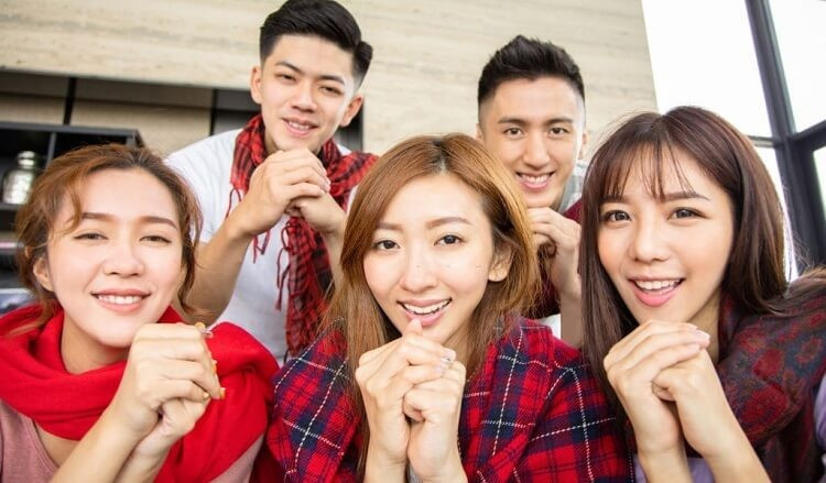 Lời chúc Tết Bính Ngọ 2026 vui nhộn gửi bạn bè, đồng nghiệp