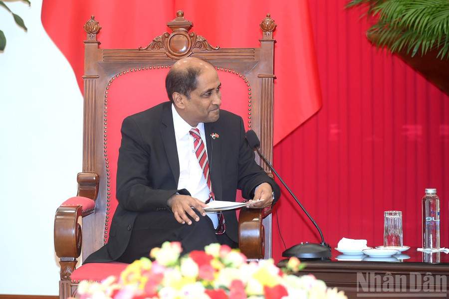 Đại sứ Cộng hòa Singapore Jaya Ratnam tại cuộc tiếp.