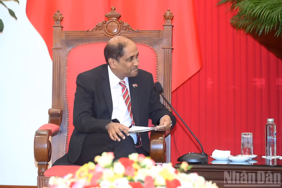 Đại sứ Cộng hòa Singapore Jaya Ratnam tại cuộc tiếp.