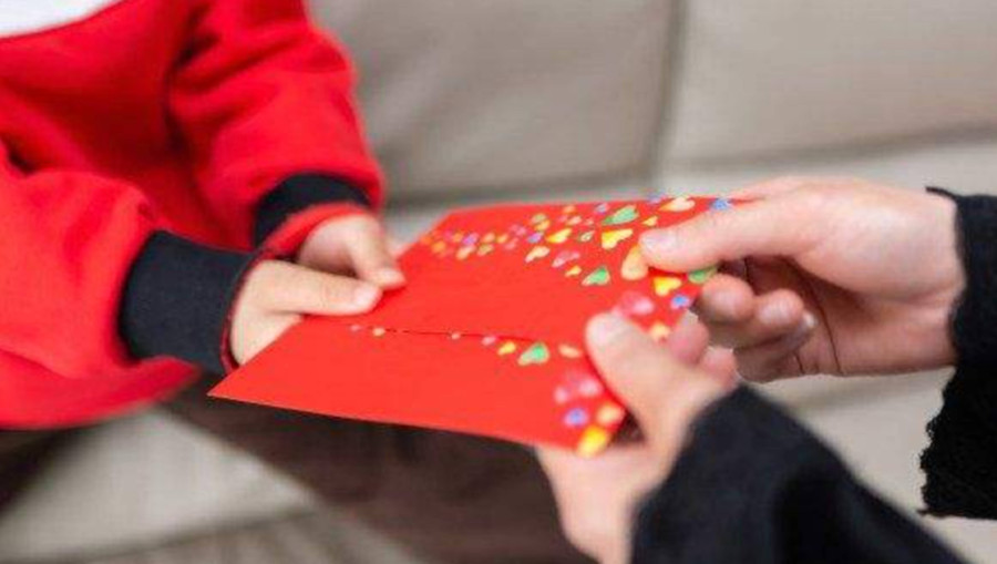 Nhiều trẻ sau Tết trở thành “cậu ấm cô chiêu”. (Ảnh: ITN).