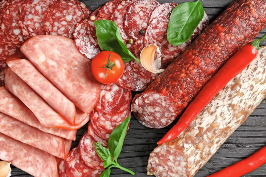 Tiêu thụ quá nhiều thịt đỏ và thịt chế biến có thể làm tăng nguy cơ mắc bệnh tiểu đường loại 2. (Ảnh: ITN)