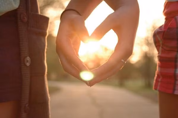 Tử vi 12 cung hoàng đạo 28/8: Ma Kết, Bảo Bình đào hoa rực rỡ, tỏ tình thành công