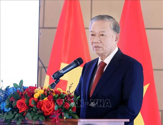 Tổng Bí thư Tô Lâm nói chuyện thân mật với cán bộ, nhân viên và cộng đồng người Việt Nam tại Liên bang Nga. Ảnh: Thống Nhất/TTXVN. Tổng Bí thư Tô Lâm nói chuyện thân mật với cán bộ, nhân viên và cộng đồng người Việt Nam tại Liên bang Nga. Ảnh: Thống Nhất/TTXVN.