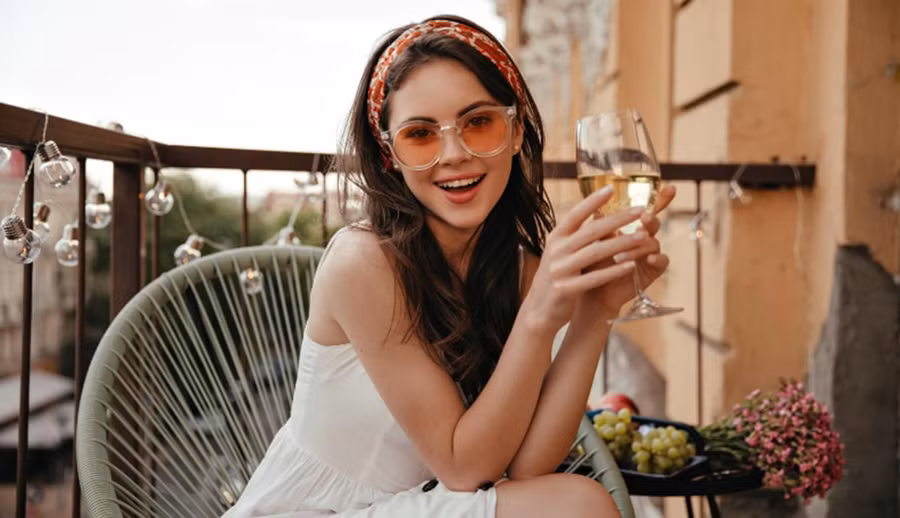 2. Trong boi canh cua nhung.jpg