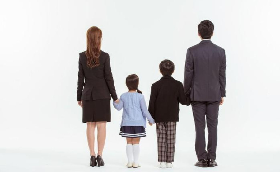 Đối xử với các con một cách hòa thuận, đặc biệt là sau khi tái hôn, đã trở thành nỗi băn khoăn và thách thức của nhiều người. (Ảnh: ITN).