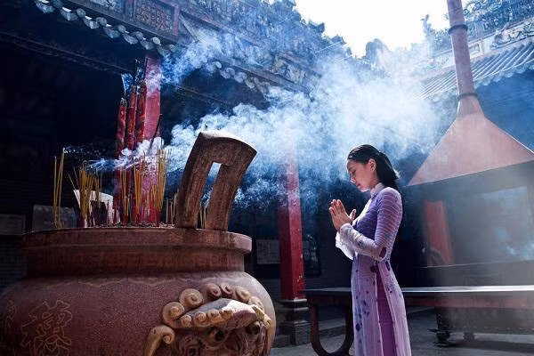 Văn khấn mùng 1/2 âm lịch chi tiết