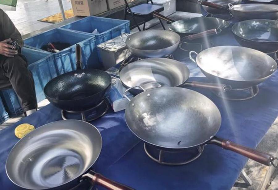 Nhiều loại nồi, chảo trên thị trường không chỉ khó sử dụng mà còn độc hại. (Ảnh: ITN).