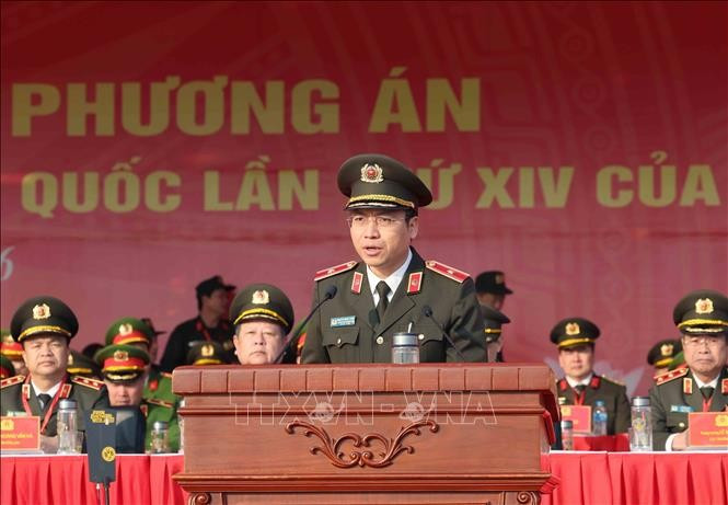 Thiếu tướng Nguyễn Quốc Toản, Chánh Văn phòng Bộ Công an trình bày báo cáo tại buổi lễ. Ảnh: Phương Hoa/TTXVN