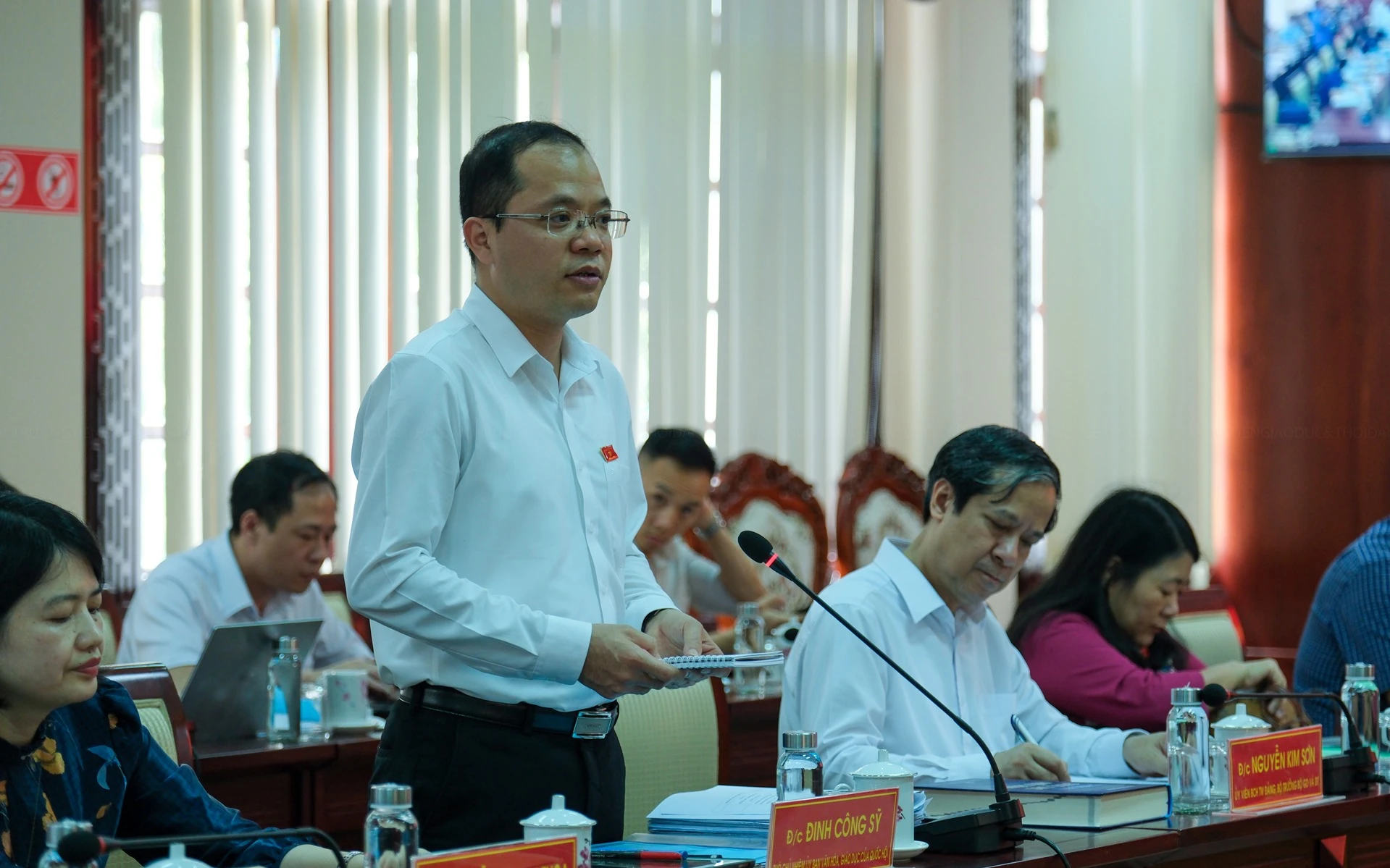 Ông Đinh Công Sỹ - Phó Chủ nhiệm Ủy ban Văn hóa, Giáo dục của Quốc hội phát biểu tại buổi làm việc.