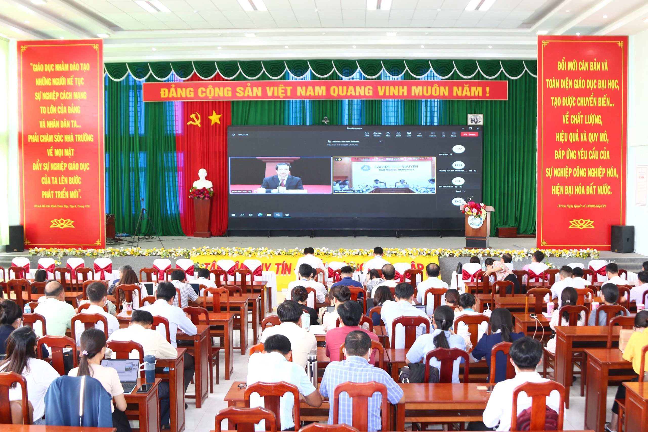 Quang cảnh tại đầu cầu trực tuyến tại Trường ĐH Kiên Giang.