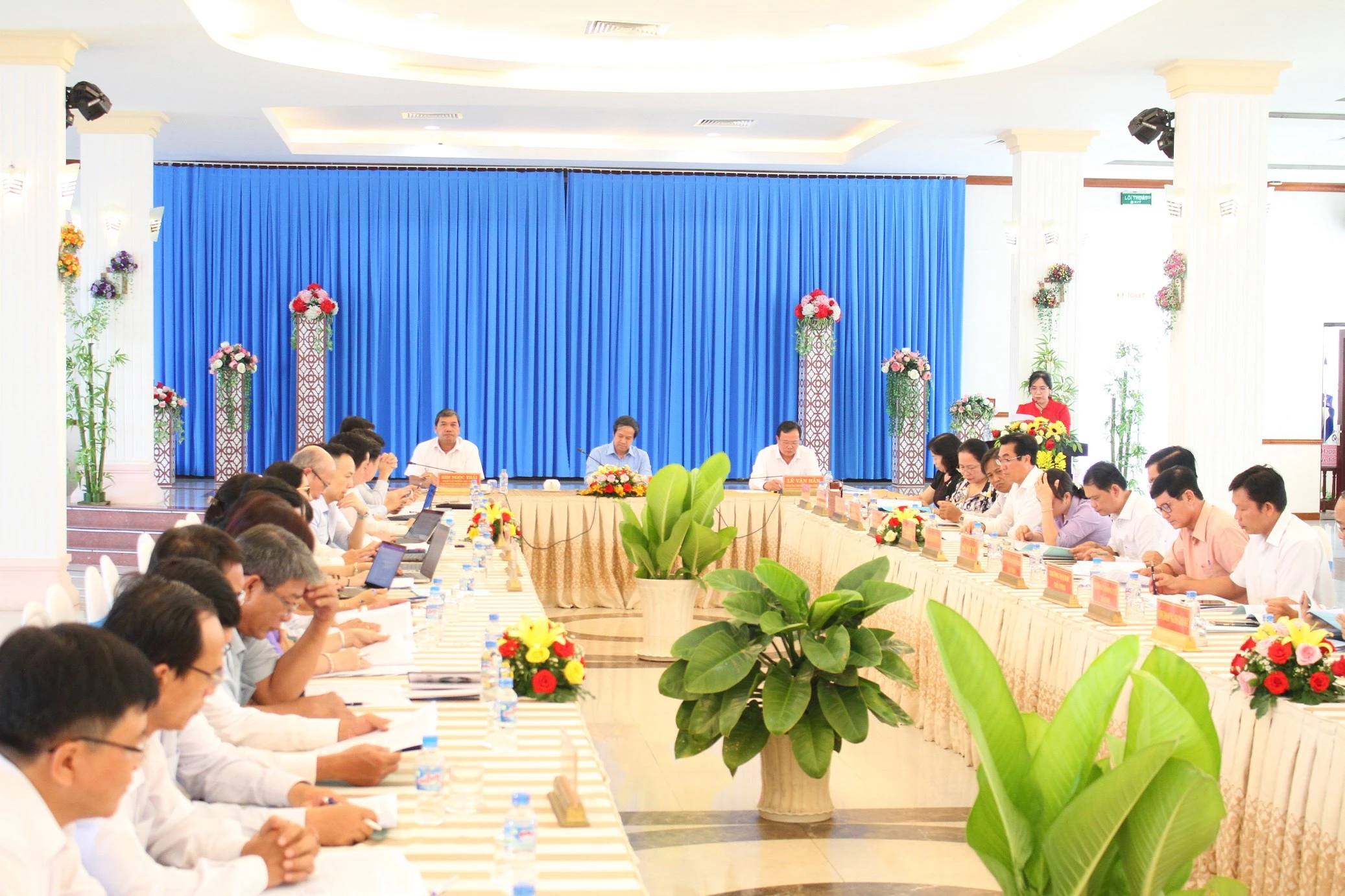 Quang cảnh buổi làm việc.