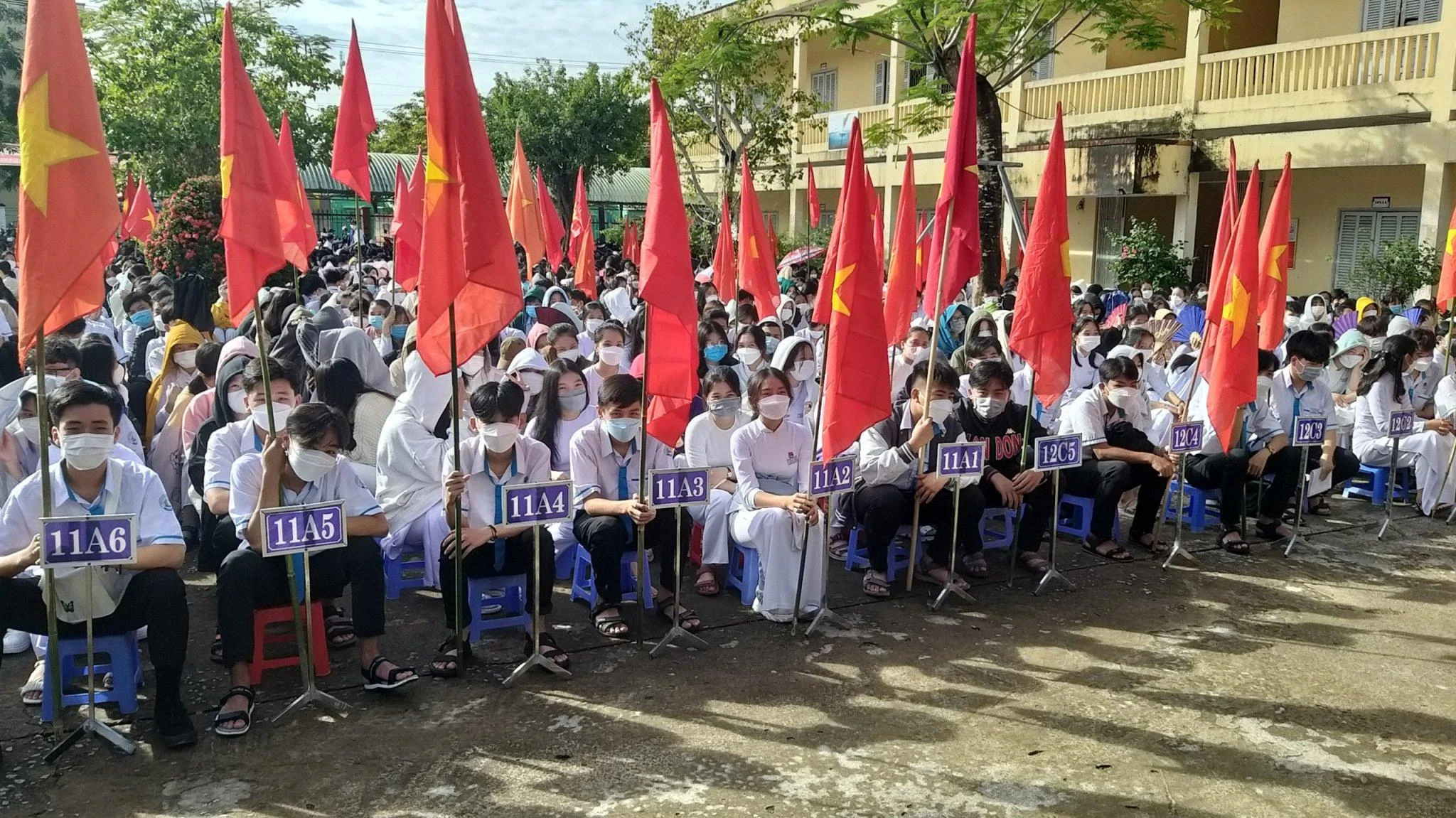 Không khí khai giảng tại Trường THPT Giồng Riềng (Kiên Giang). Ảnh: Nguyễn Hoa.