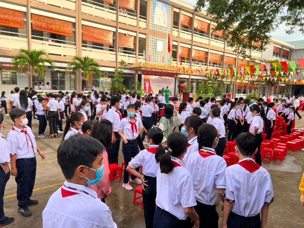 Học sinh tỉnh Sóc Trăng nô nức đến trường dự lễ khai giảng.