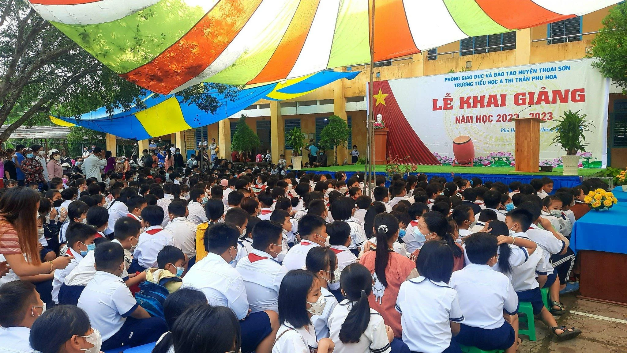 Không khí khai giảng tại Trường Tiểu học A thị trấn Phú Hòa (huyện Thoại Sơn, tỉnh An Giang).